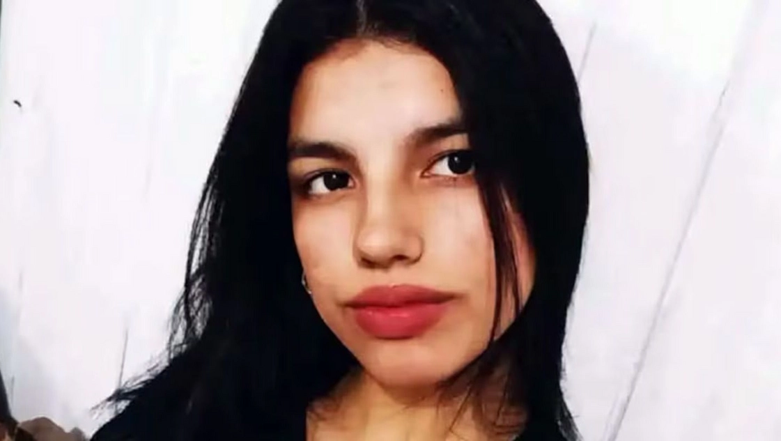 Investigan si un adolescente asesinó a una chica por encargo de su novia