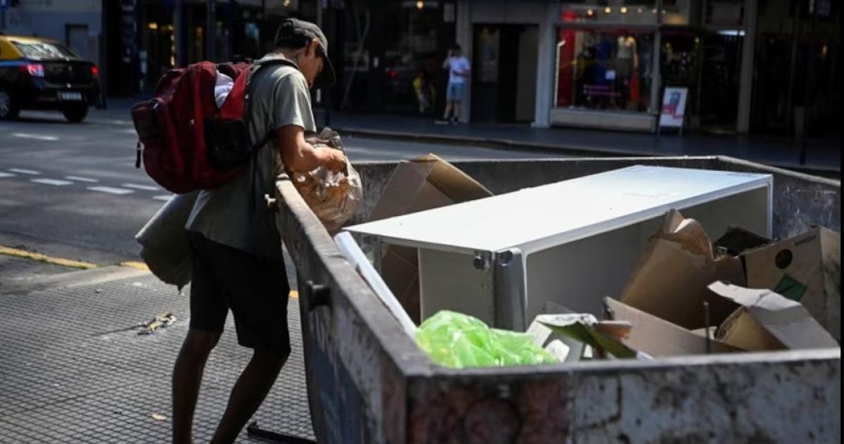 La pobreza fue de 28,2% en el segundo semestre de 2025 y afectó a 13,5 millones de personas