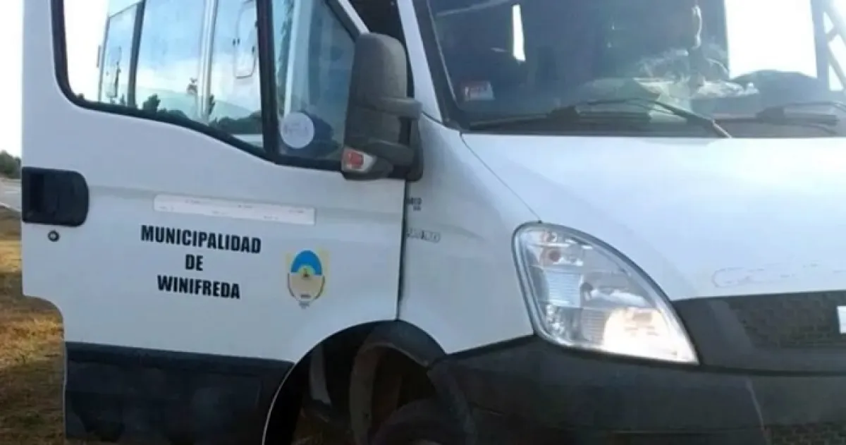 Formalizaron a dos jóvenes por un abuso sexual en la combi municipal de Winifreda