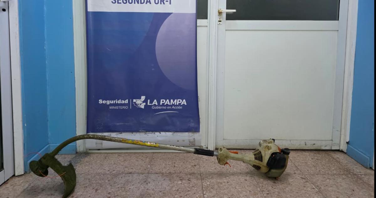 Los vieron correr con una desmalezadora robada y quedaron detenidos por tentativa de robo