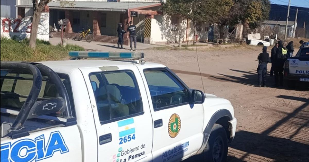 Violento asalto en Santa Rosa: apuñalaron a un hombre para robarle y detuvieron a una pareja