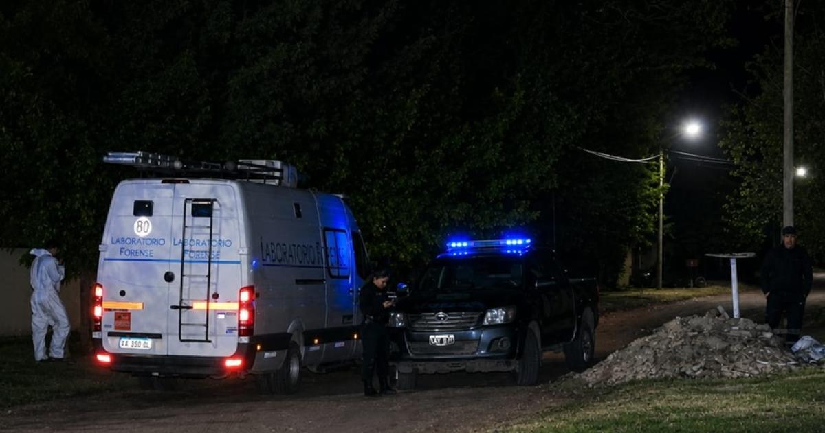 Otro violento asalto en Santa Rosa: un asaltante murió y un policía fue apuñalado