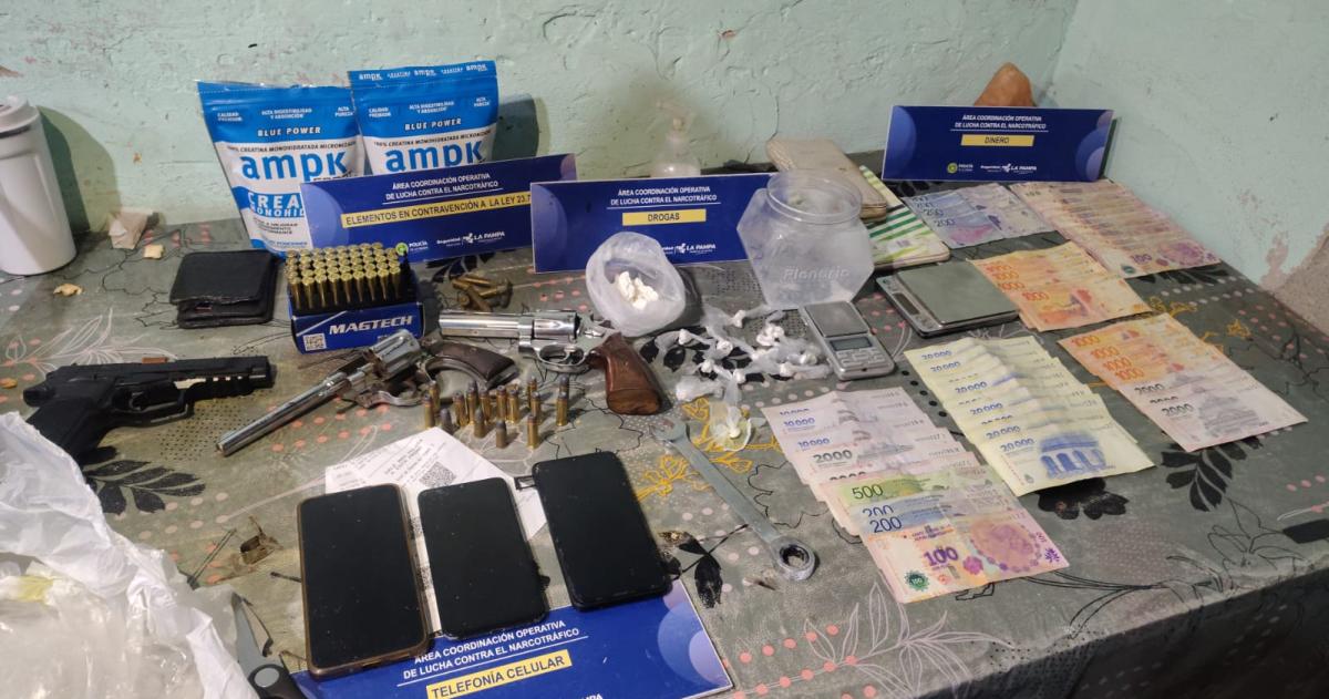Secuestraron cocaína, armas, dinero y un auto en Catriló