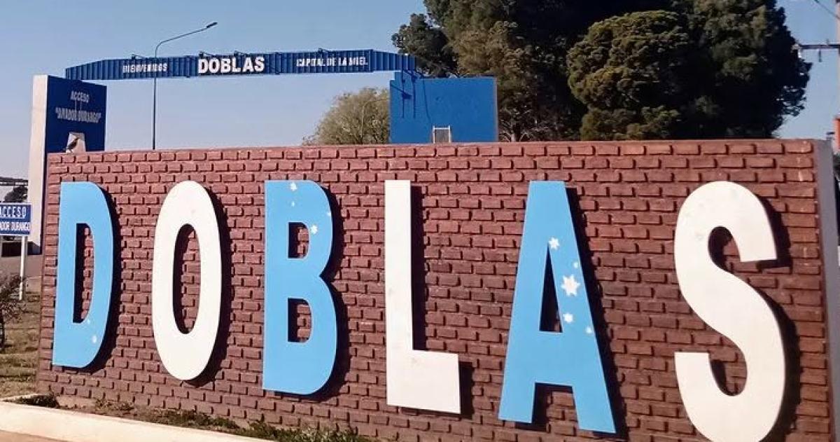 Destrozó el auto de su expareja, intentó incendiarlo y se resistió a la policía con un cuchillo