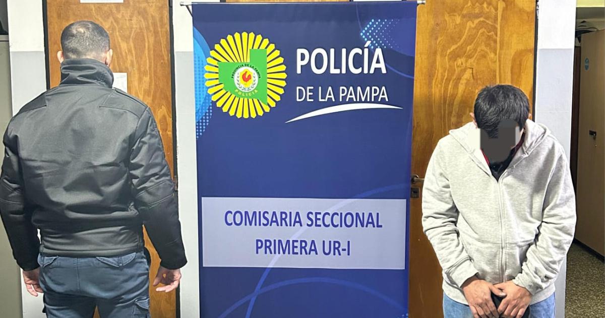 Un vendedor ambulante robó un celular en pleno centro santarroseño