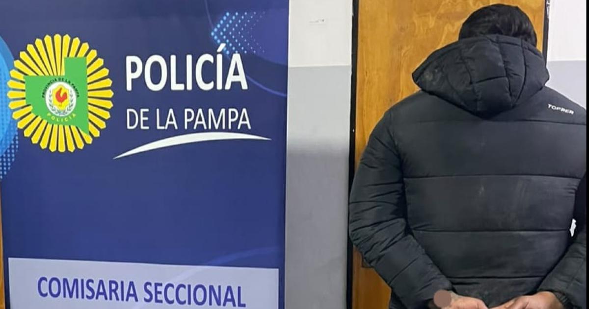 Aprehendieron a un hombre por tentativa de hurto y daños en un móvil policial