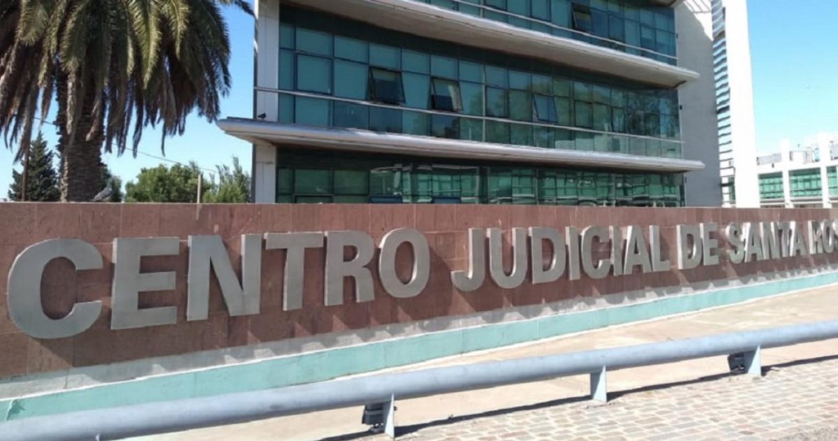 Entró a la casa de su madre con una restricción vigente, pero fue absuelto