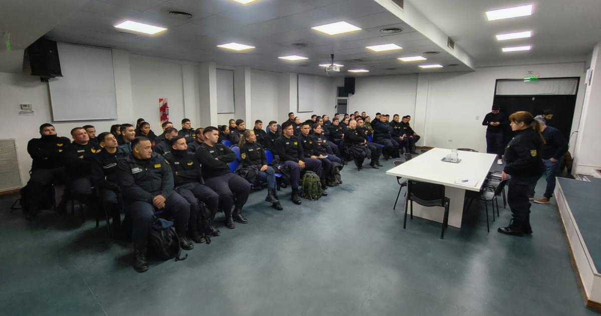 Formación Policial: capacitaron 683 efectivos en el semestre