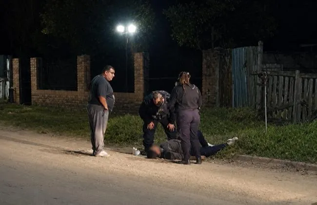 Un joven fue apuñalado tras una pelea en una vivienda de Santa Rosa