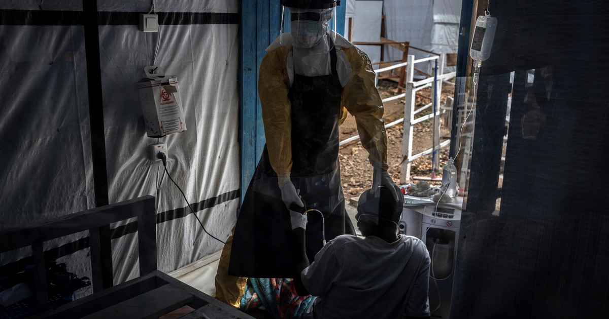 El último aliento de un paciente en una sala de ébola del Congo