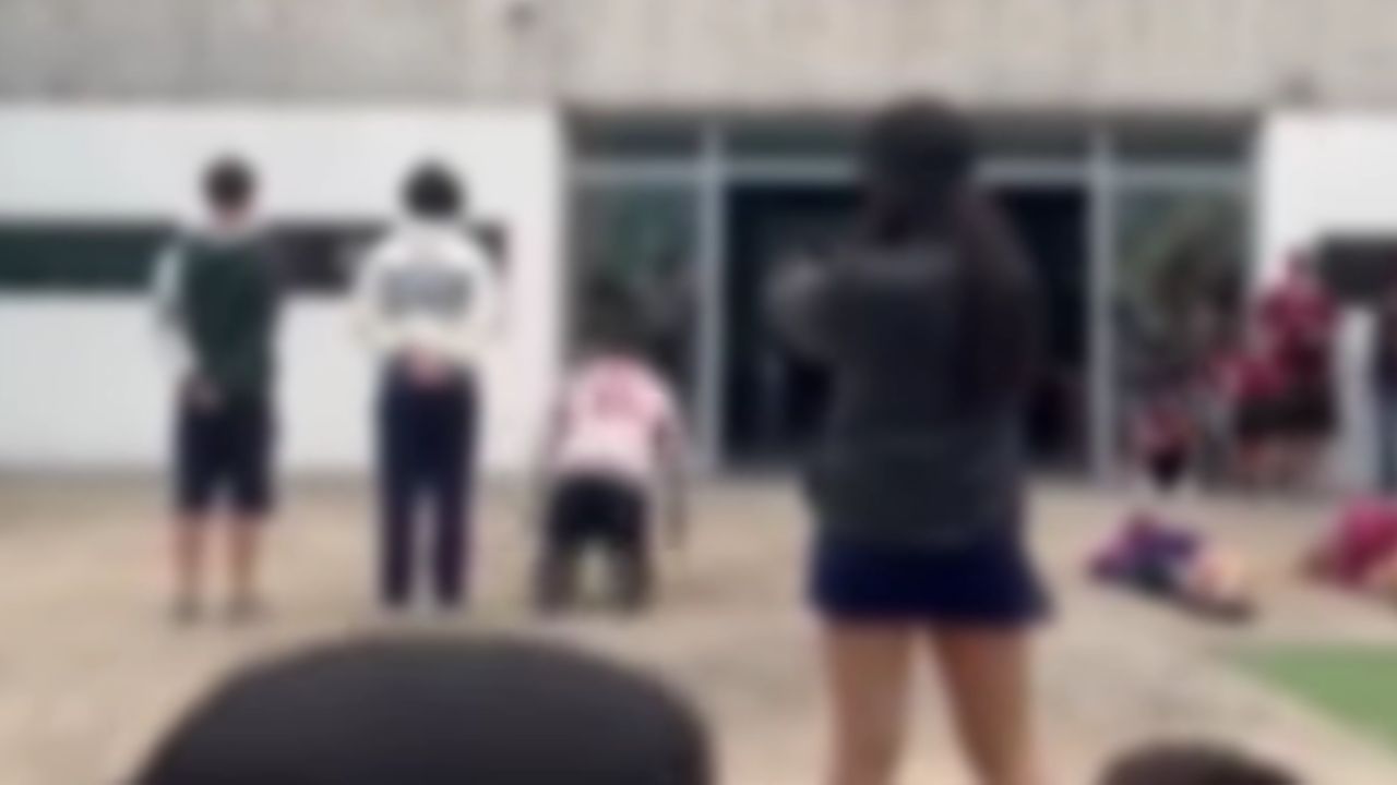 Polémica en El Palomar: alumnos simularon un fusilamiento para presentar su buzo de egresados-Video