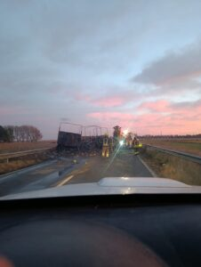 UN CAMIONERO MURIÓ TRAS UN CHOQUE FRONTAL CONTRA OTRO CAMIÓN EN LA RUTA 33 KM 341 (PUENTE VIDANIA) Y ESTÁ CORTADO EL TRÁNSITO
