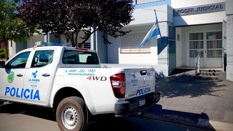 Alerta en colegios pampeanos: allanamientos en las casas de los autores de pintadas con amenazas