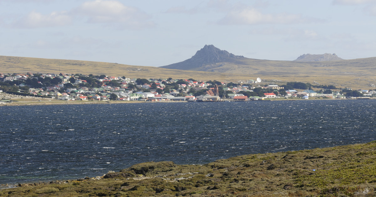Un funcionario de Milei se cruzó con una ministra inglesa por una celebración británica en las Malvinas: "Hasta en eso mienten"
