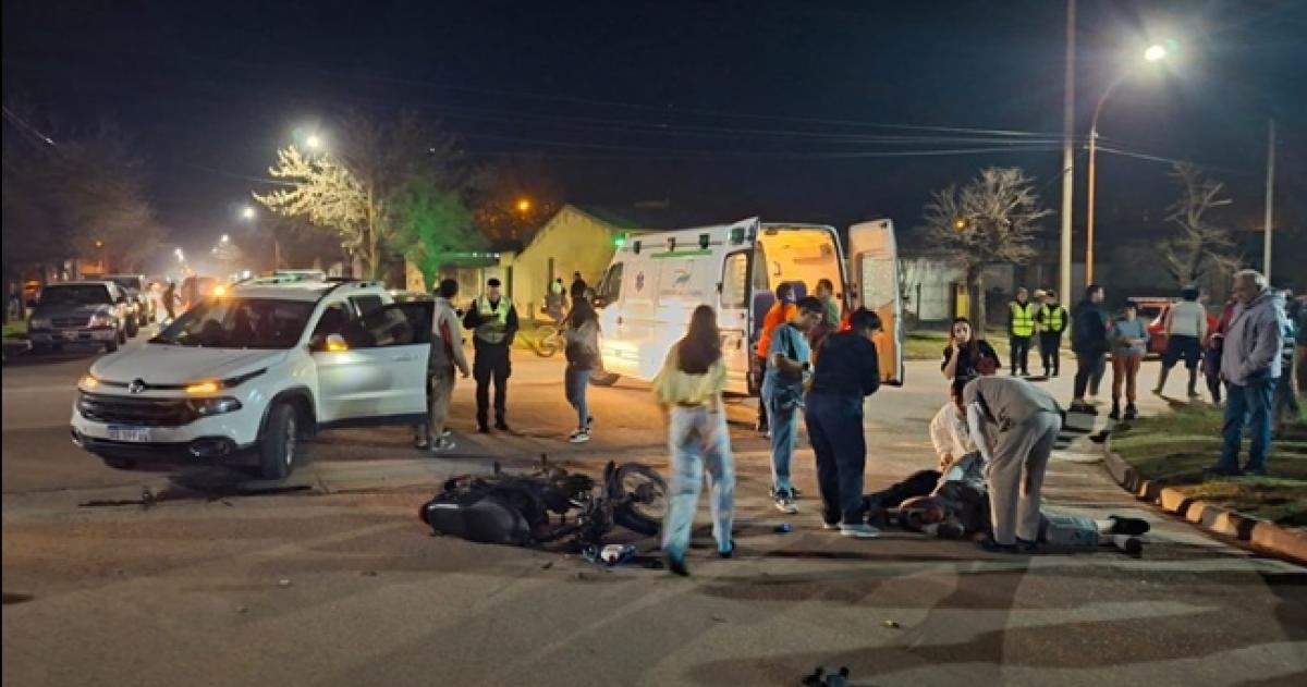 Dos menores heridos tras chocar en moto contra una camioneta