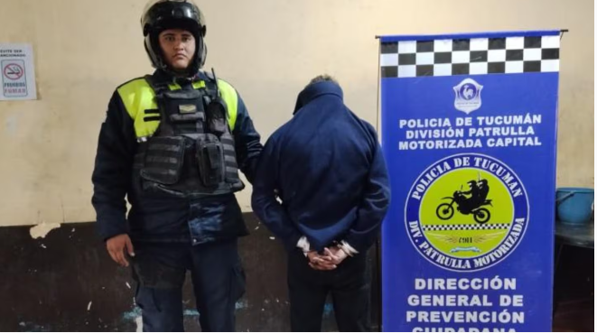 Detuvieron a un hombre acusado de rociar con alcohol y prender fuego a su pareja en la puerta de su casa