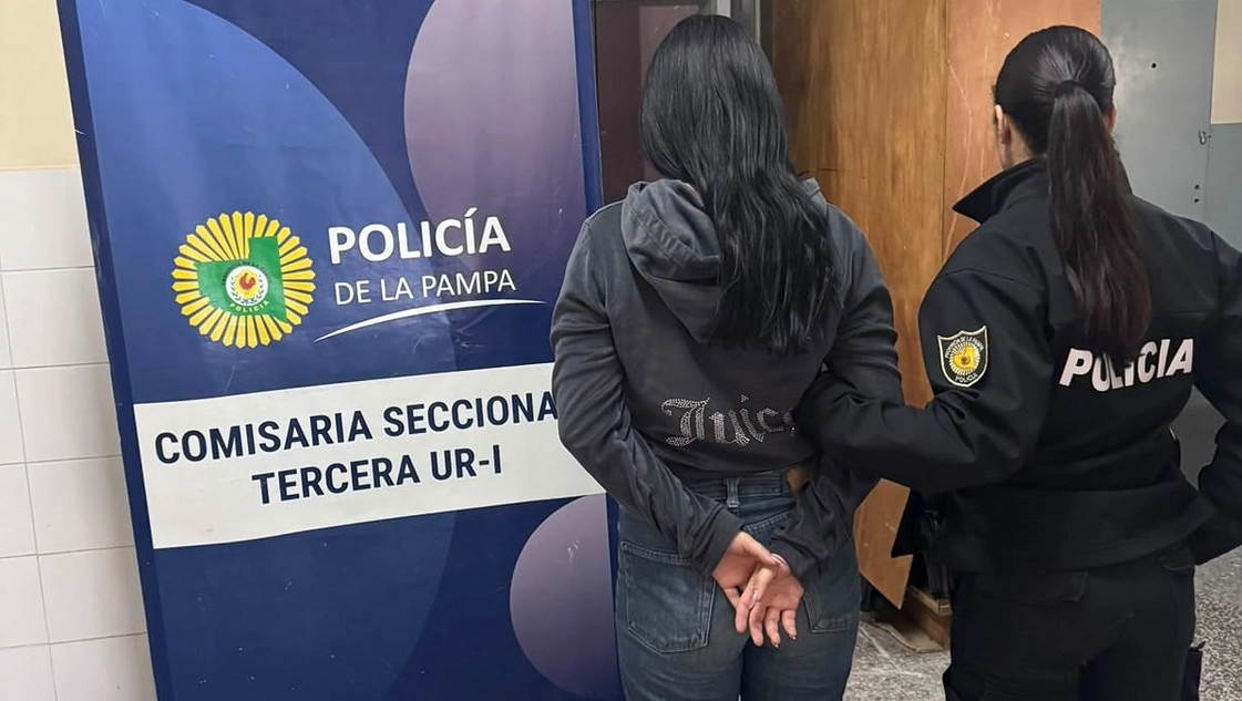 Lo intentaron seducir, le robaron y amenazaron a un chofer de UBER en la plaza Martín Fierro