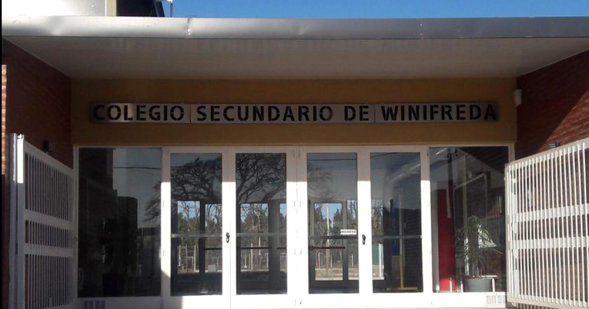 Winifreda: alumnos secundarios cuestionan a la directora