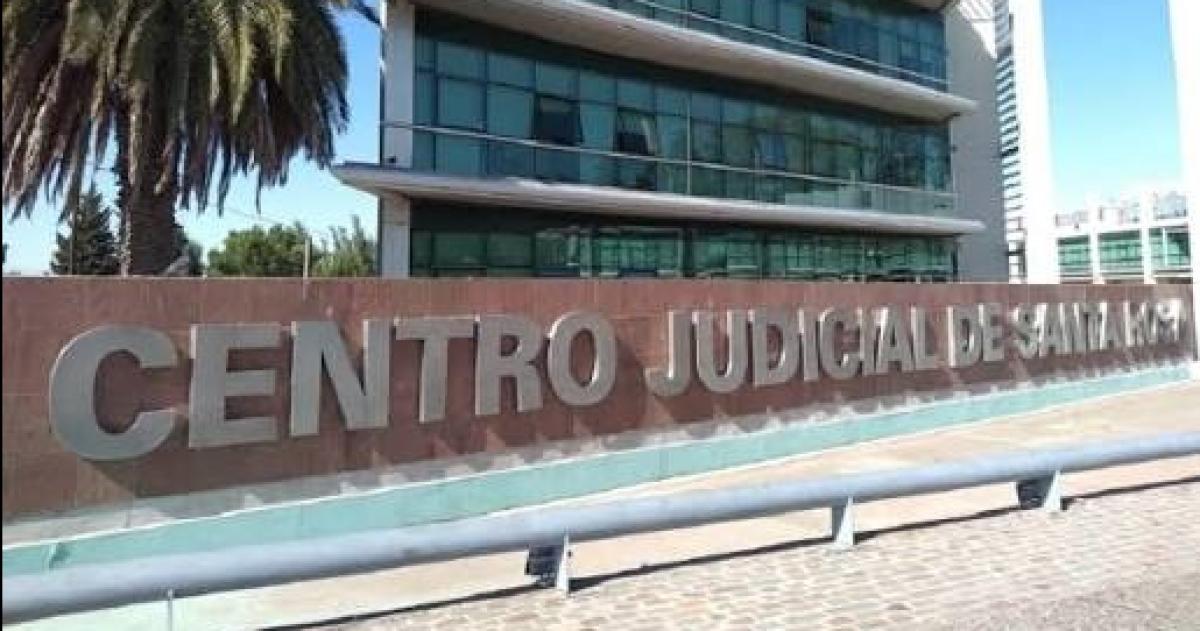 Un joven golpeó a su pareja de 15 años, la amenazó y violó dos veces la restricción