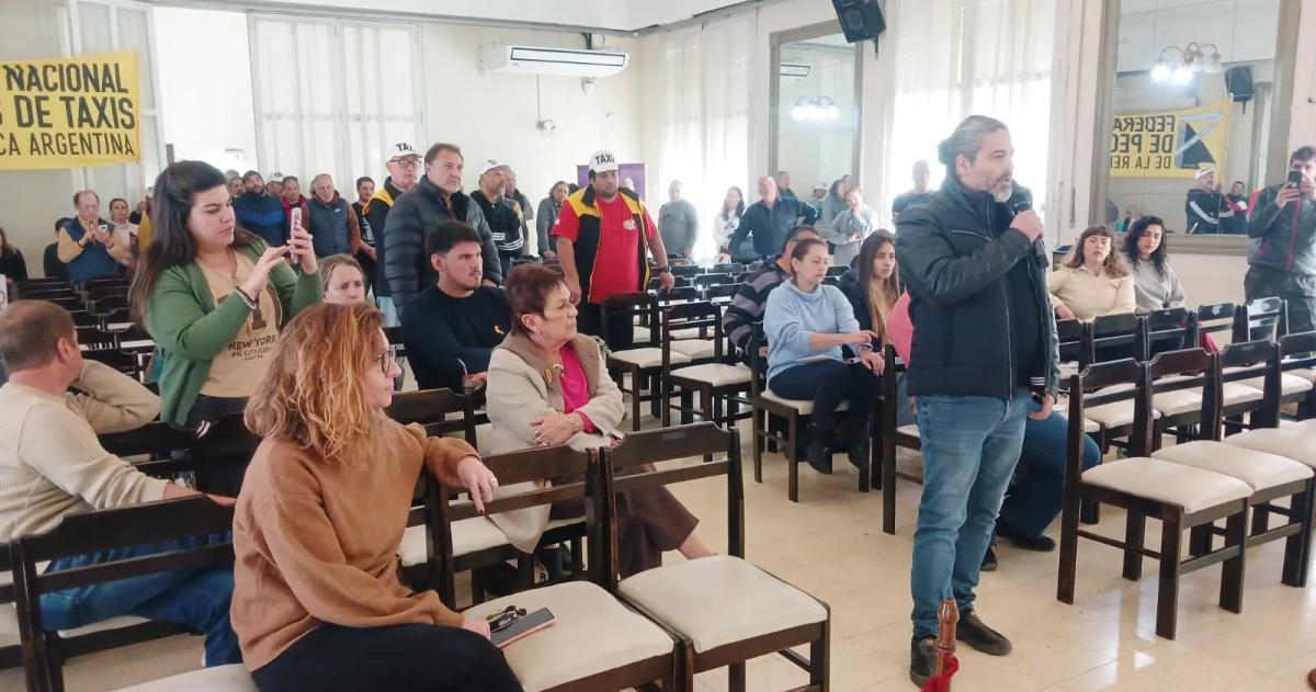 Taxistas advierten que Uber es "una multinacional operando sin ningún tipo de obligaciones"