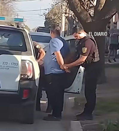 Mató a puñaladas a un perro en plena calle tras una pelea entre animales