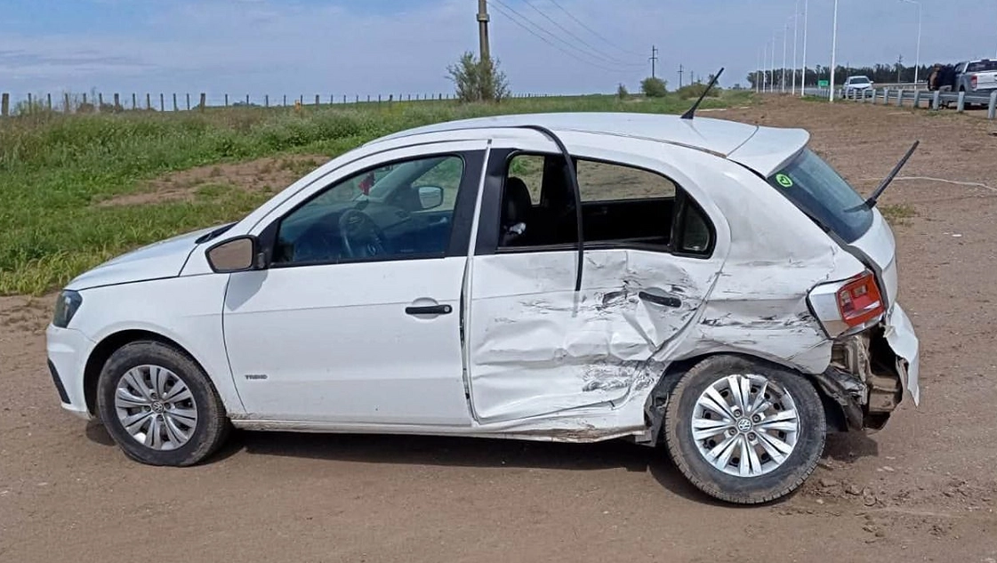 Un auto y una camioneta chocaron en la Ruta 188