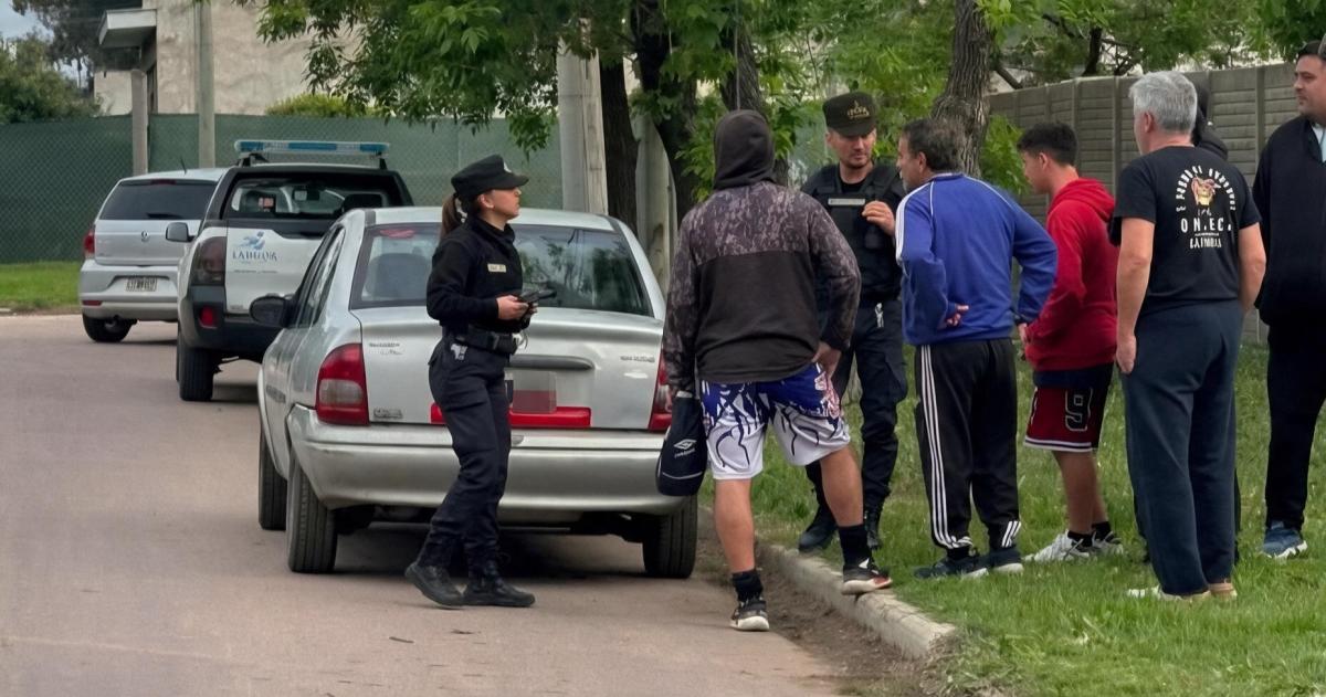 Importante operativo por un hombre que se habría herido con un cuchillo