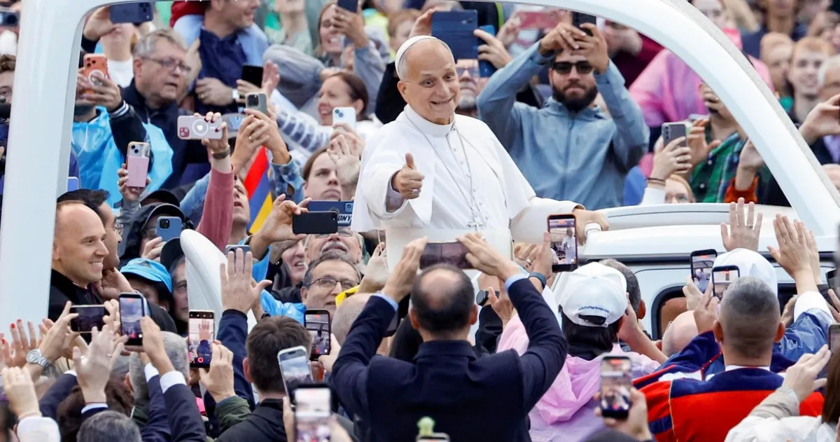 Tras su cirugía de cáncer, el papa León XIV reapareció en la Plaza de San Pedro