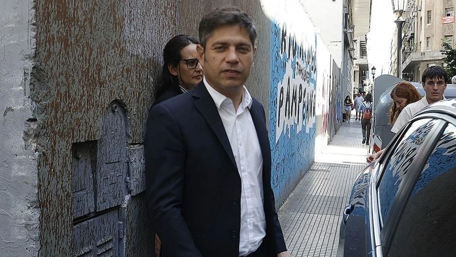 Axel kichi love Sergio massa y Gerardo Zamora salen en búsqueda de los gobernadores.