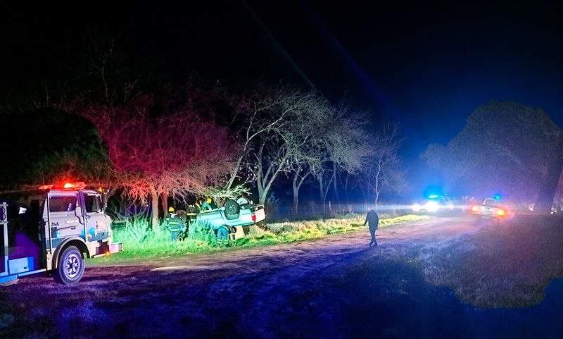 Trenel: robó una camioneta, volcó y corrió desnudo por las calles