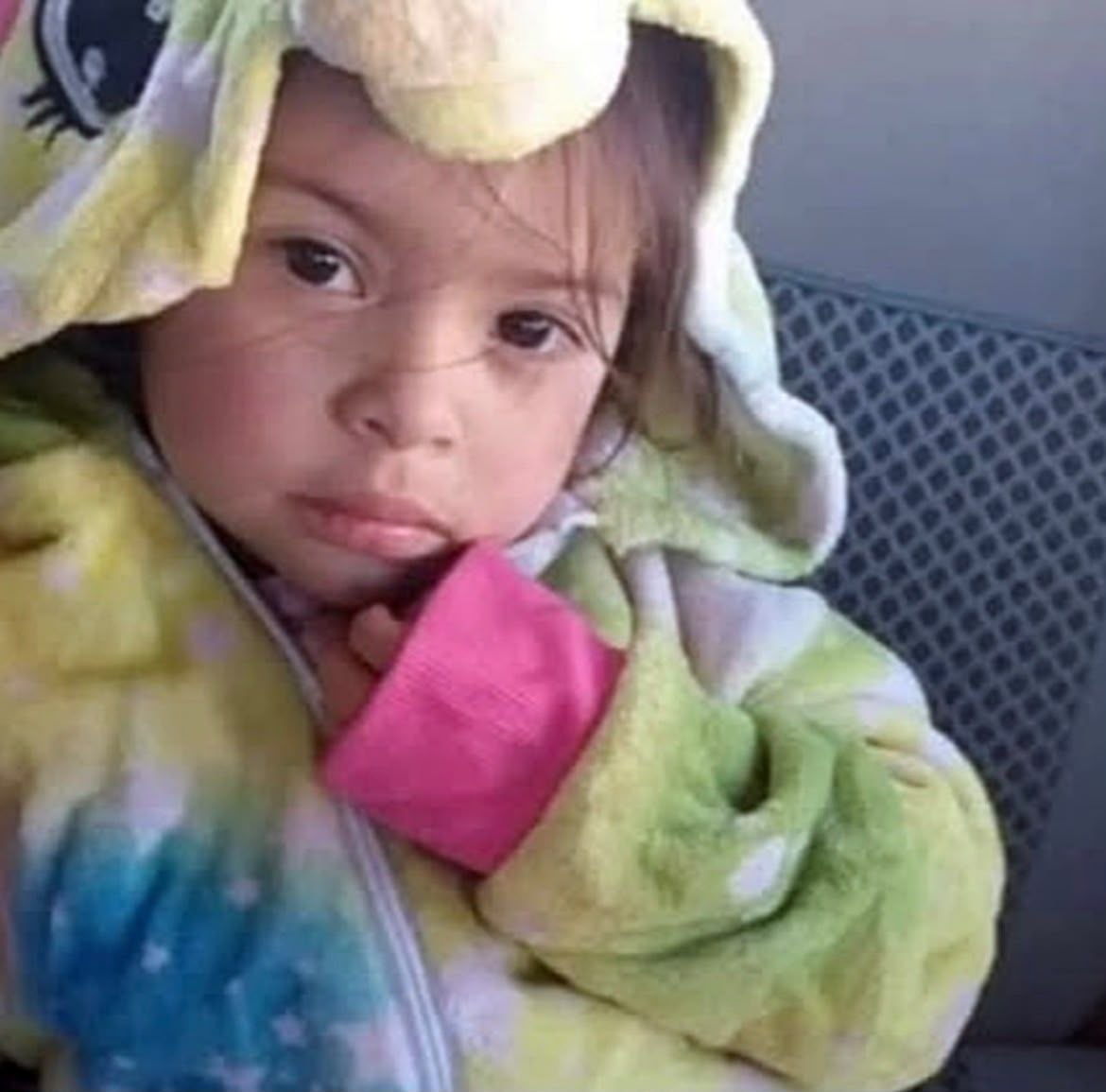 Principal región gráficos y descripción para un encabezado nivel 1 urgente alerta en San Luis. Buscan a una nena de 3 años.