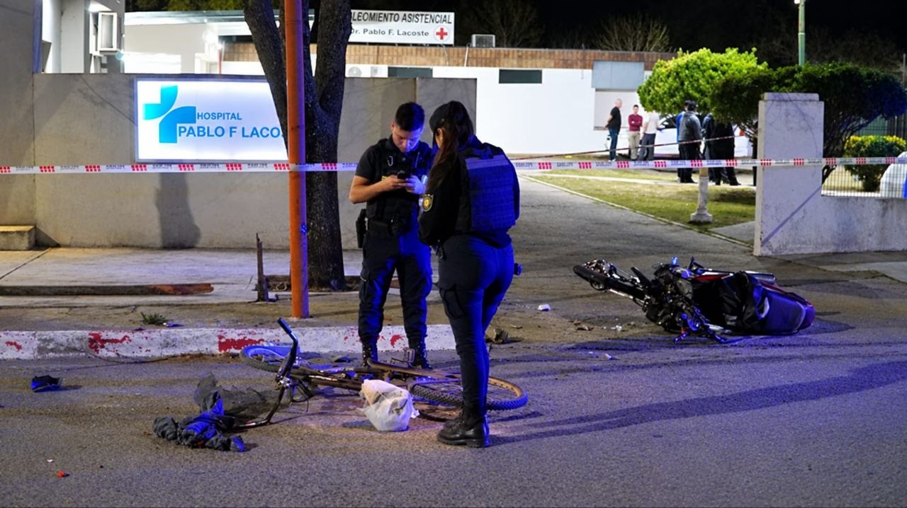 Murió el joven castense Gastón Sevillano tras chocar con una bicicleta y golpear contra una columna de alumbrado: iba con un acompañante y falleció tras ser trasladado a General Pico