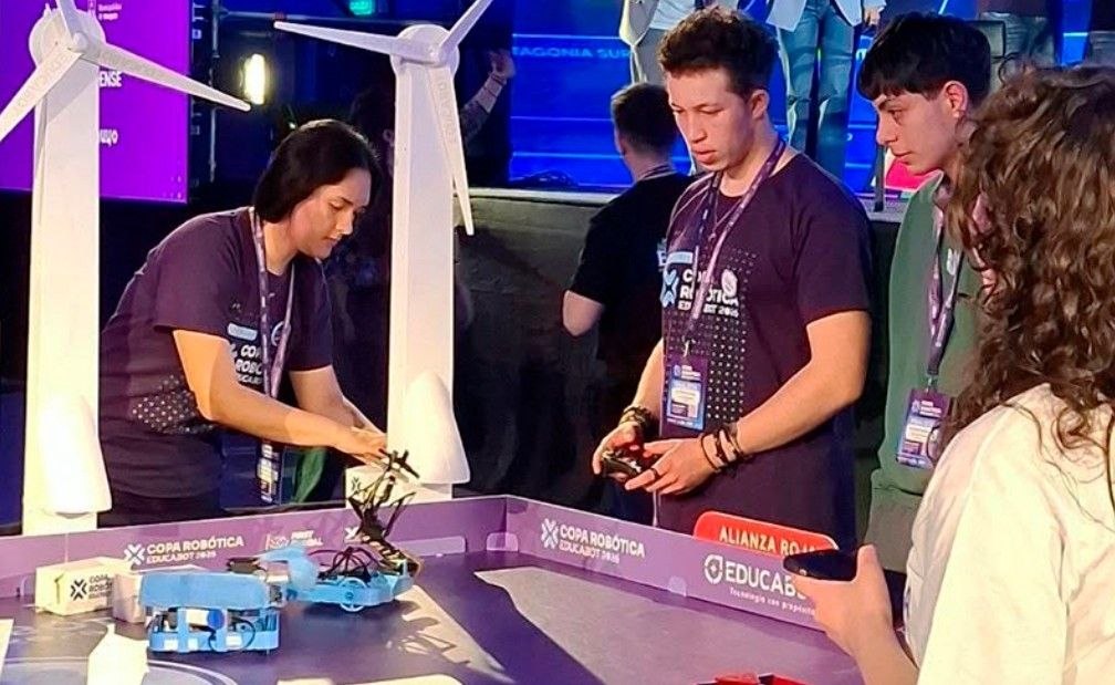 Orgullo castense: alumnos de la EPET N° 10 representaron a La Pampa en la final nacional de la Copa Robótica 2026