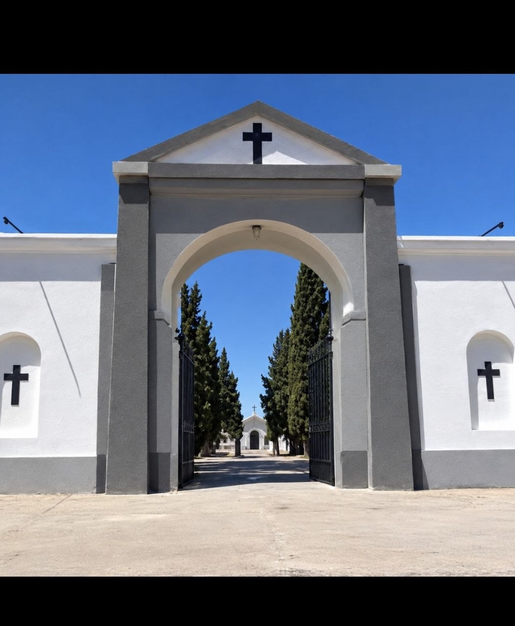 Insólito robo en Eduardo Castex: una pareja se llevó placas de tumbas del cementerio y quedó en libertad