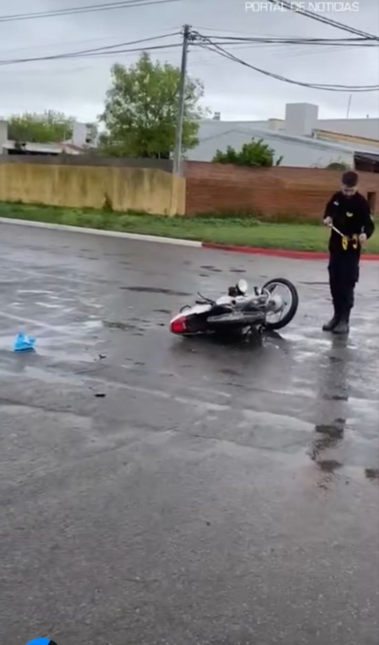 Un motociclista fue trasladado al hospital tras chocar con una camioneta en Eduardo Castex