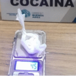 Un hombre escondió cocaína entre una docena de facturas para entrarla en la cárcel y terminó preso