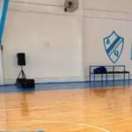 Conmoción: un niño de 8 años quedó internado en grave estado con muerte cerebral; se le cayó un arco encima