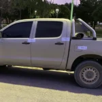 Iba en su camioneta con dos rifles cargados y fue notificado