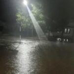 Granizo y lluvia provocaron anegamientos y el rescate de un auto en Ingeniero Luiggi