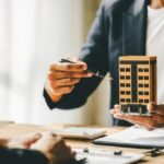 Bajó la tasa y ya se siente en los préstamos hipotecarios y los prendarios