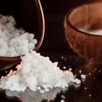 El significado de dejar sal en la puerta de entrada, según el Feng Shui