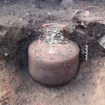 Hallan enterradas vasijas repletas de monedas romanas de 1800 años de antigüedad