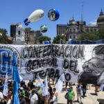 En la calle, la CGT rechaza la reforma laboral y amenaza con un paro nacional