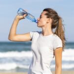 Calor agobiante: cuál es la frecuencia ideal para tomar agua, según los expertos