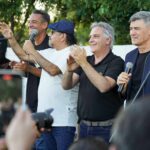 Los políticos de la Capital, en modo campaña entre piletas y recorridas barriales