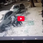 Se salvó de milagro: comía en la vereda y un panel de vidrio le cayó en la cabeza