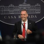 Adorni aseguró que despedirán a empleados del Banco Nación que traben depósitos de dólares