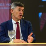 Mientras analiza cómo resolver el pasivo en dólares, Passerini paga casi $ 2.000 millones en intereses