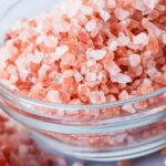 Sal de mesa, sal marina o sal del Himalaya: cuál conviene elegir para proteger la presión, según un cardiólogo