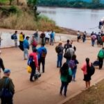 Impactantes imágenes: así es el repentino éxodo, por la crisis, de cientos de jóvenes misioneros que se van a Brasil a trabajar